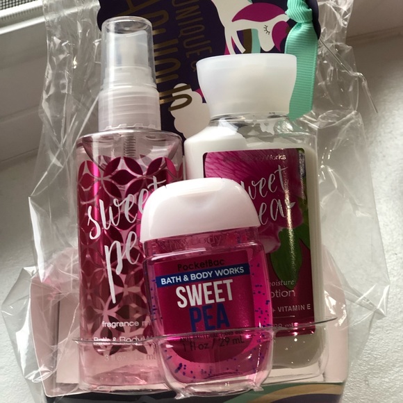 NWT Bath & Body Works Sweet Pea Mini Gift Set
